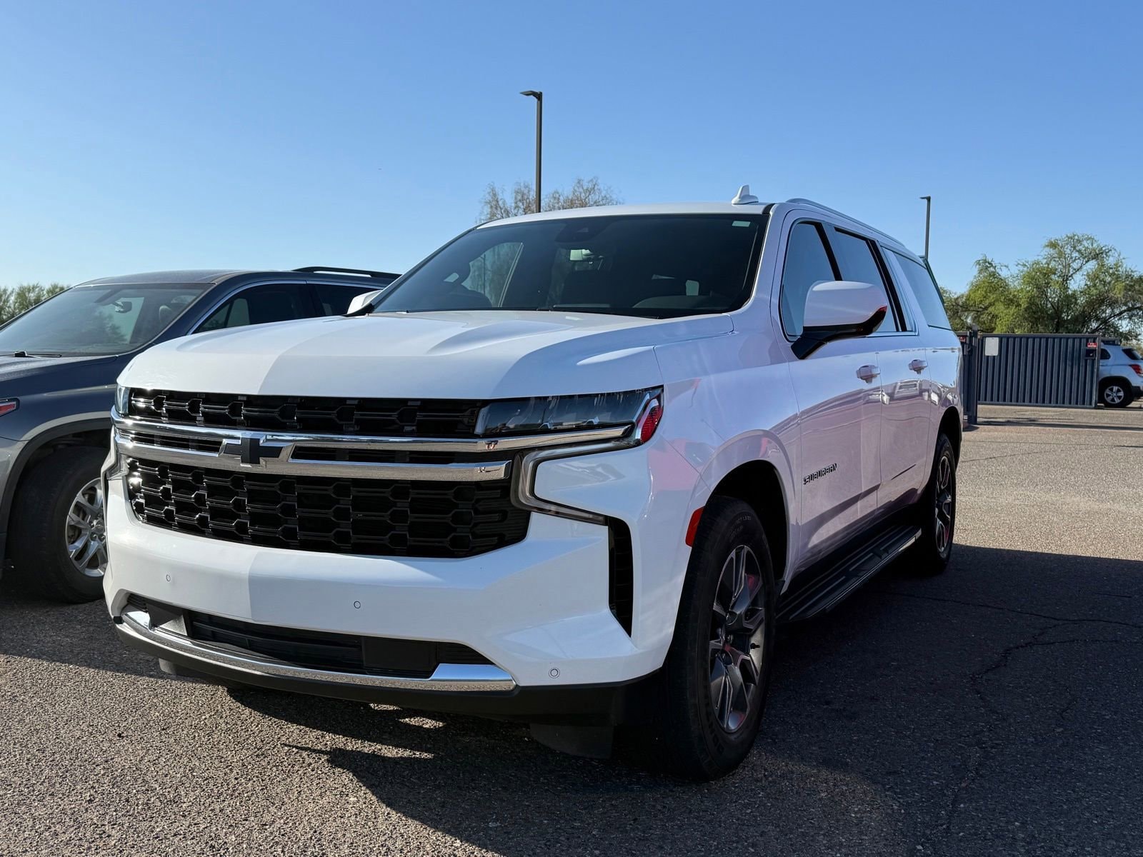 2023 Chevrolet Suburban 4WD 1500 LS's photo