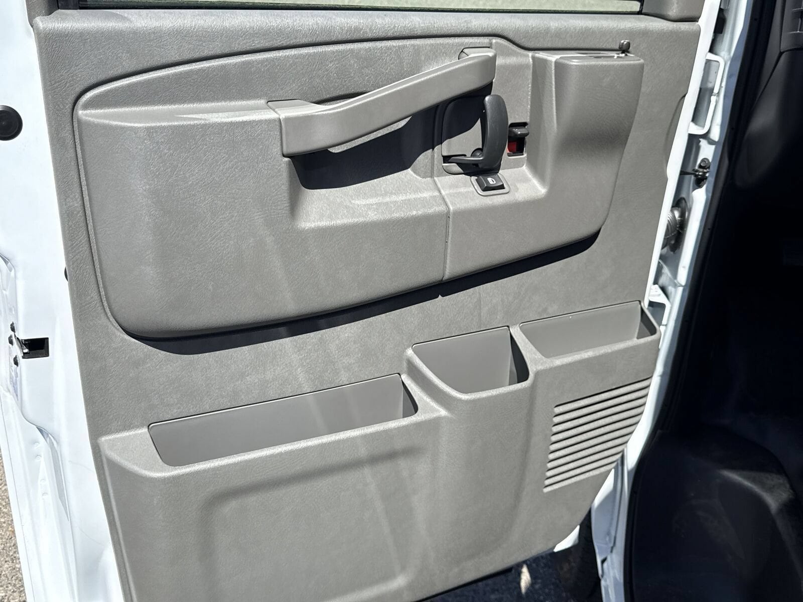 2025 Chevrolet Express Cargo Work Van - Photo 19