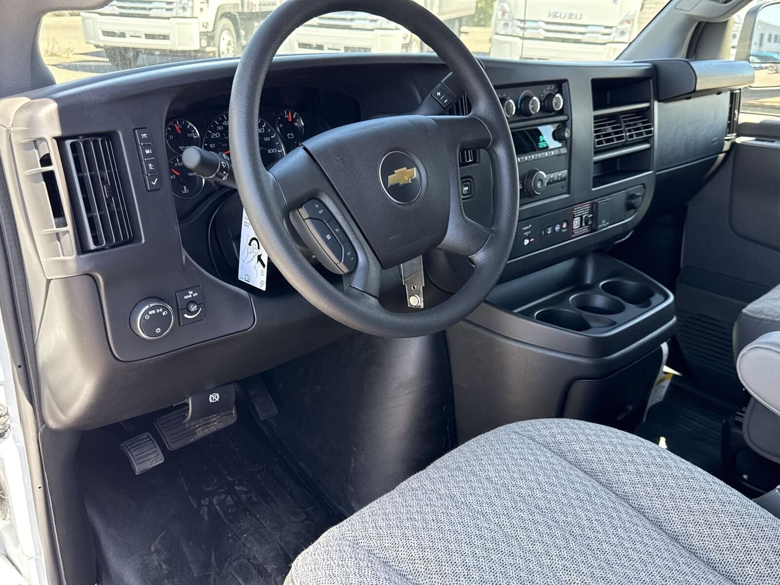 2025 Chevrolet Express Cargo Work Van - Photo 10