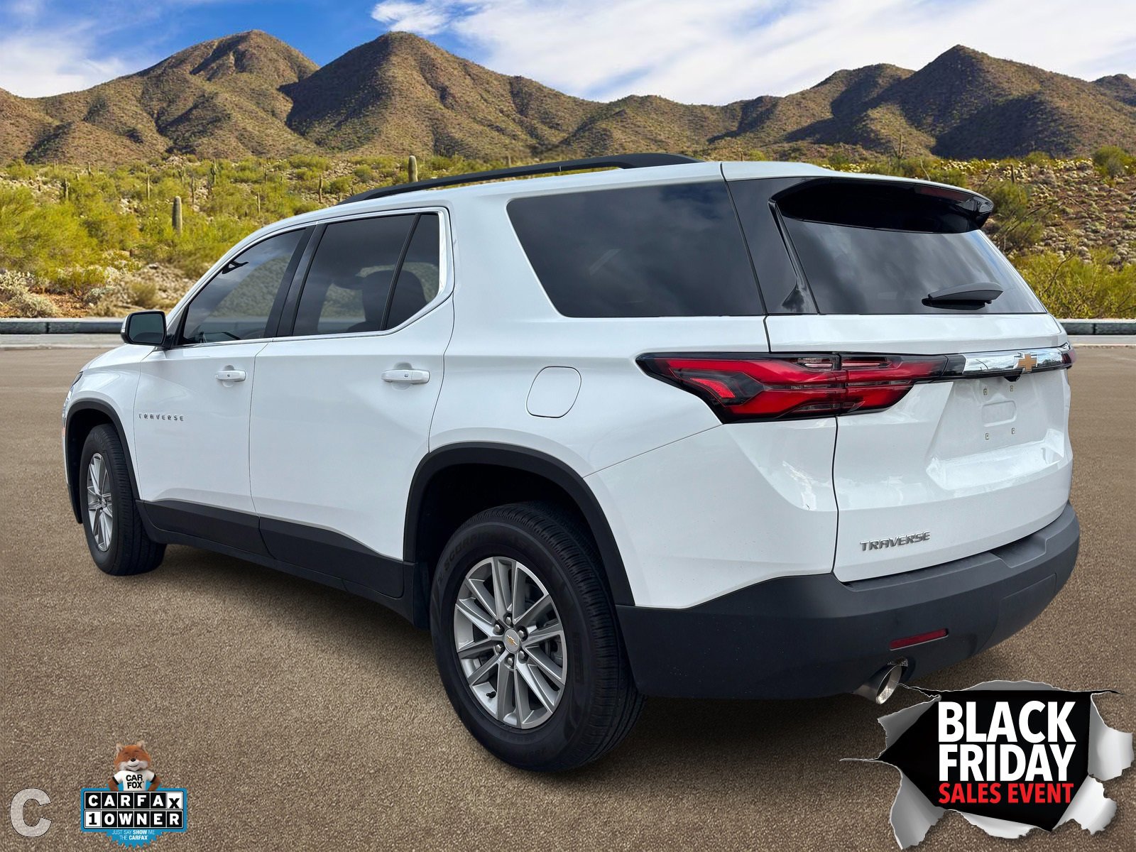 2023 Chevrolet Traverse Cloth photo 2