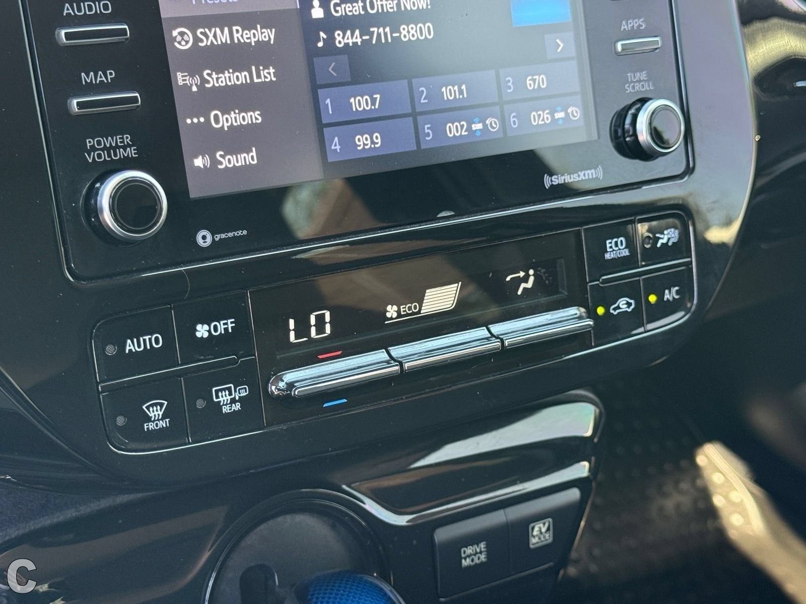 2022 Toyota Prius L Eco - Photo 20
