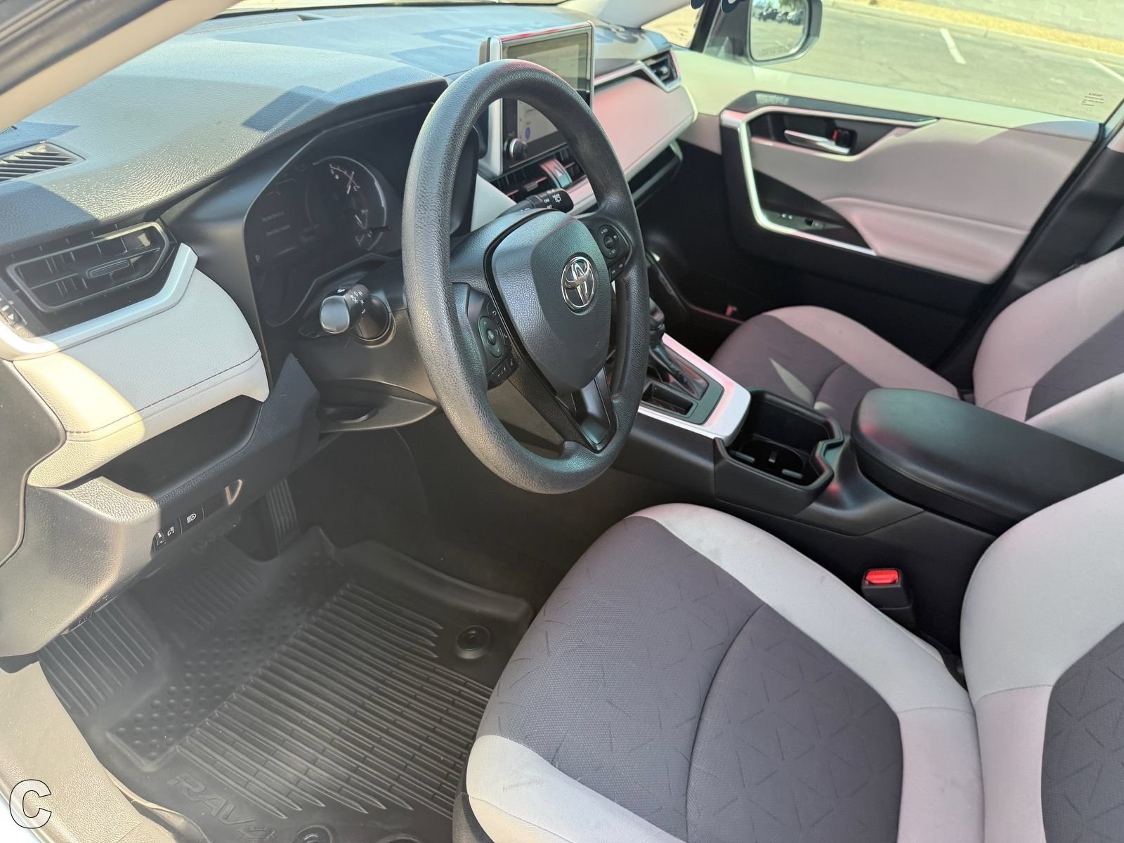 2023 Toyota RAV4 XLE - Photo 19