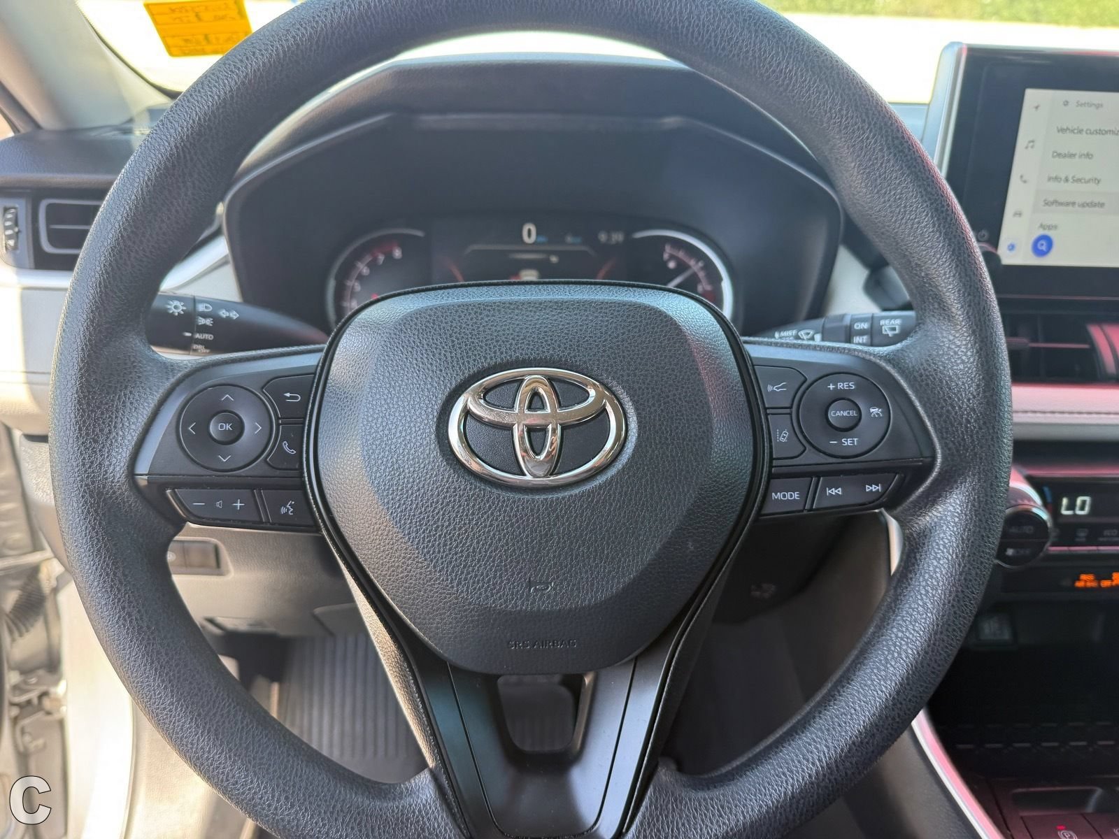 2023 Toyota RAV4 XLE - Photo 27