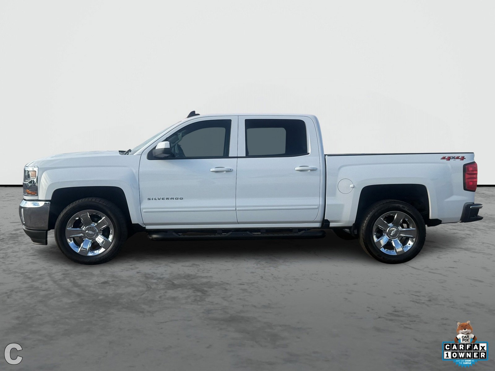 2018 Chevrolet Silverado 1500 LT photo 2