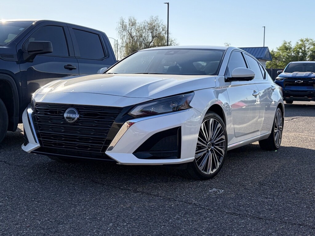 Used 2023 Nissan Altima 2.5 SL Sedan