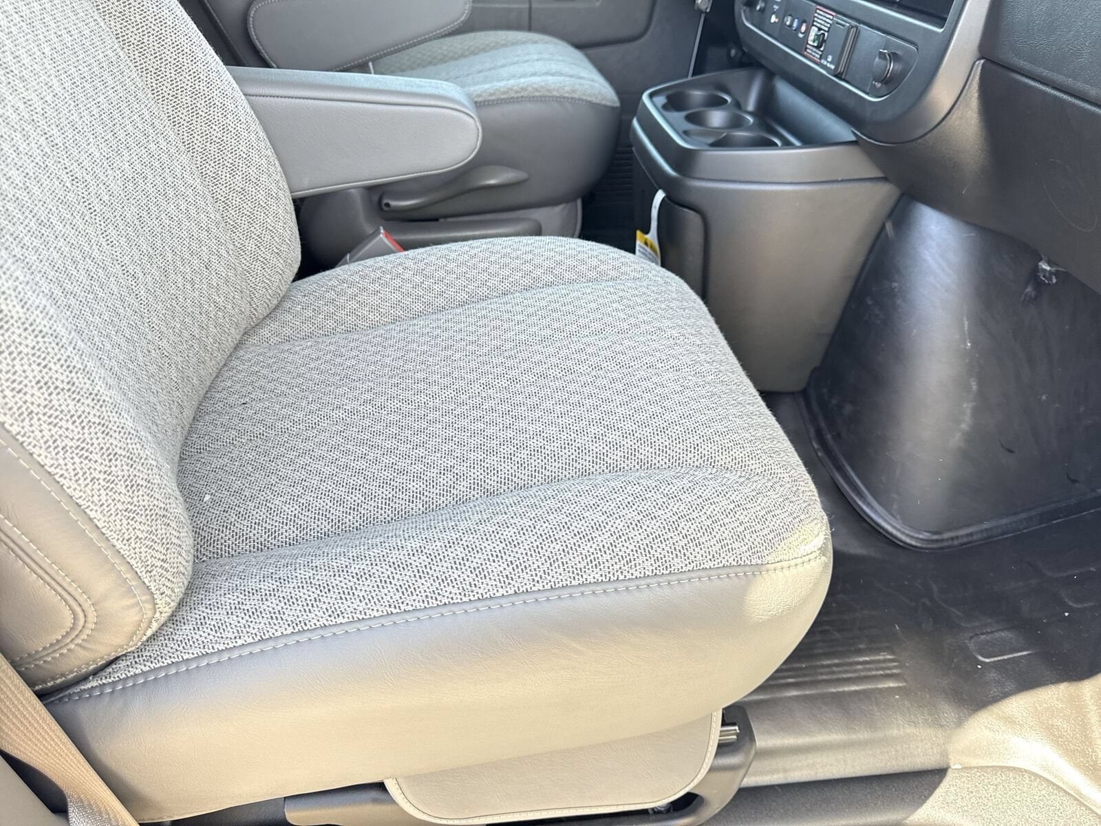 2025 Chevrolet Express Cargo Work Van - Photo 23