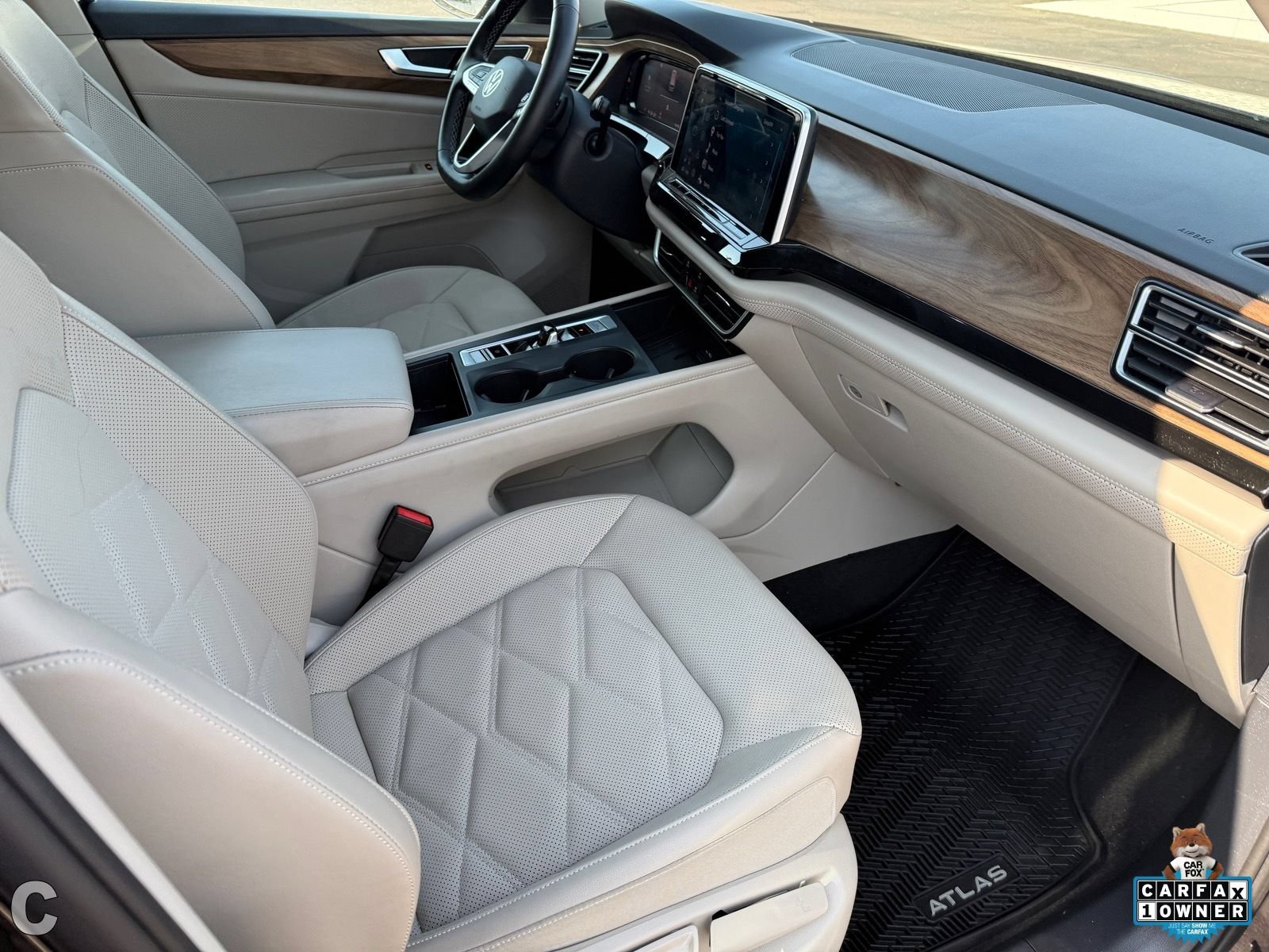 2025 Volkswagen Atlas SE - Photo 12