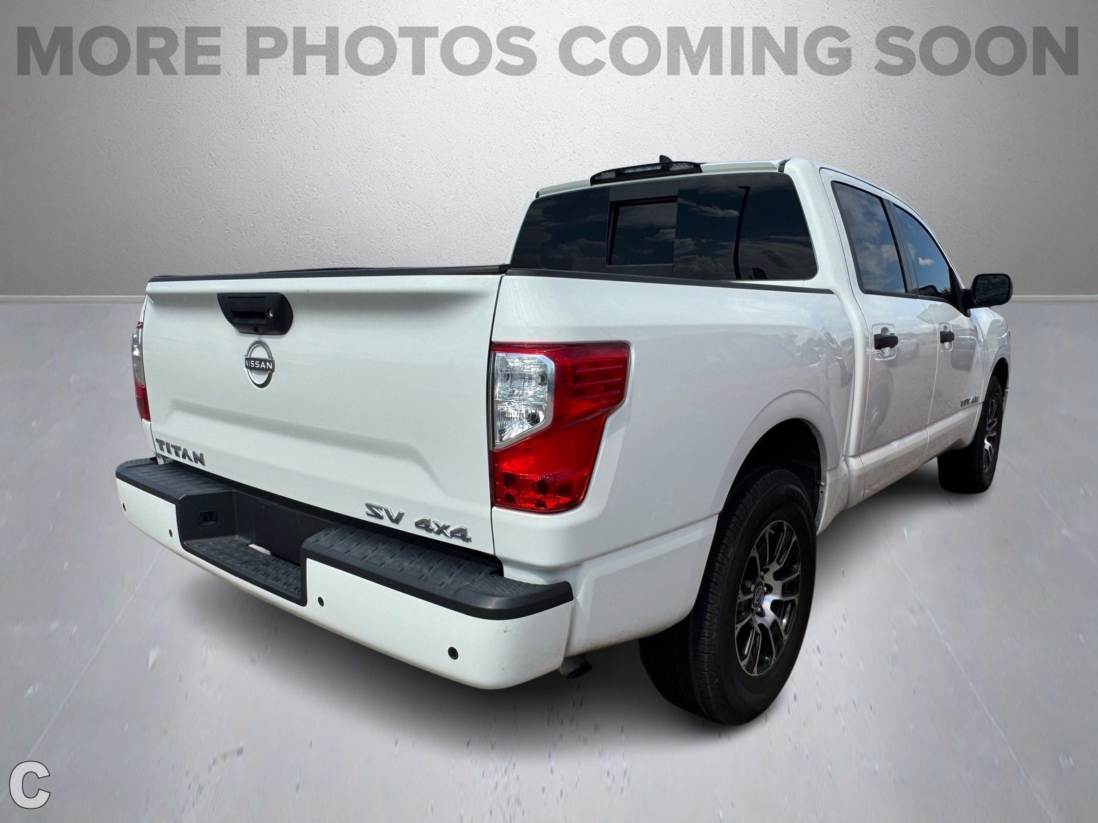 2023 Nissan Titan SV photo 2