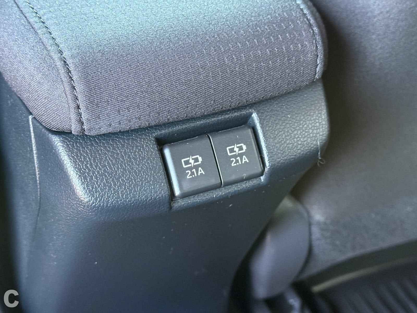 2022 Toyota Prius L Eco - Photo 25