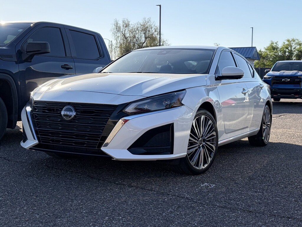 Used 2023 Nissan Altima 2.5 SL Sedan
