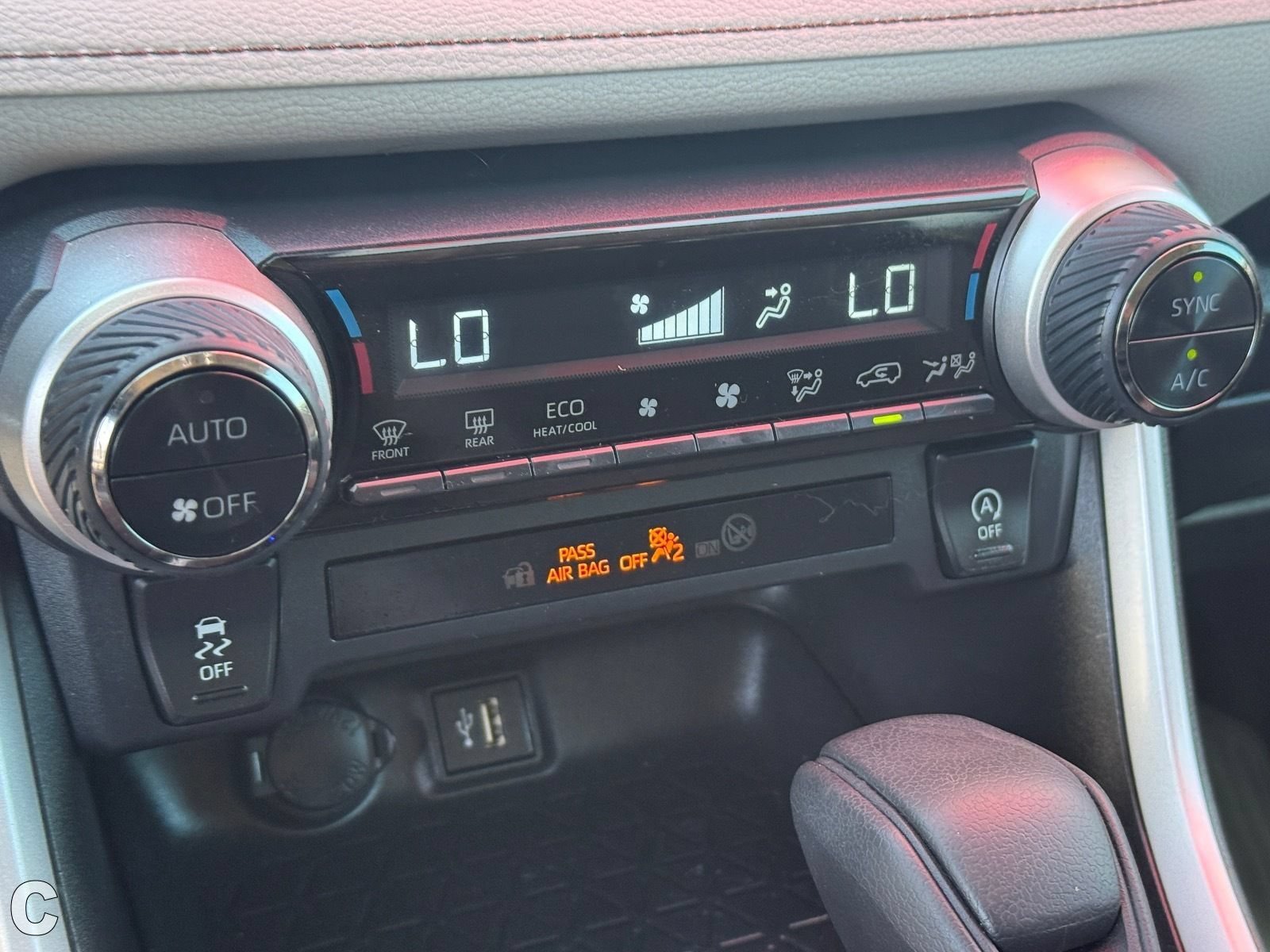 2023 Toyota RAV4 XLE - Photo 24
