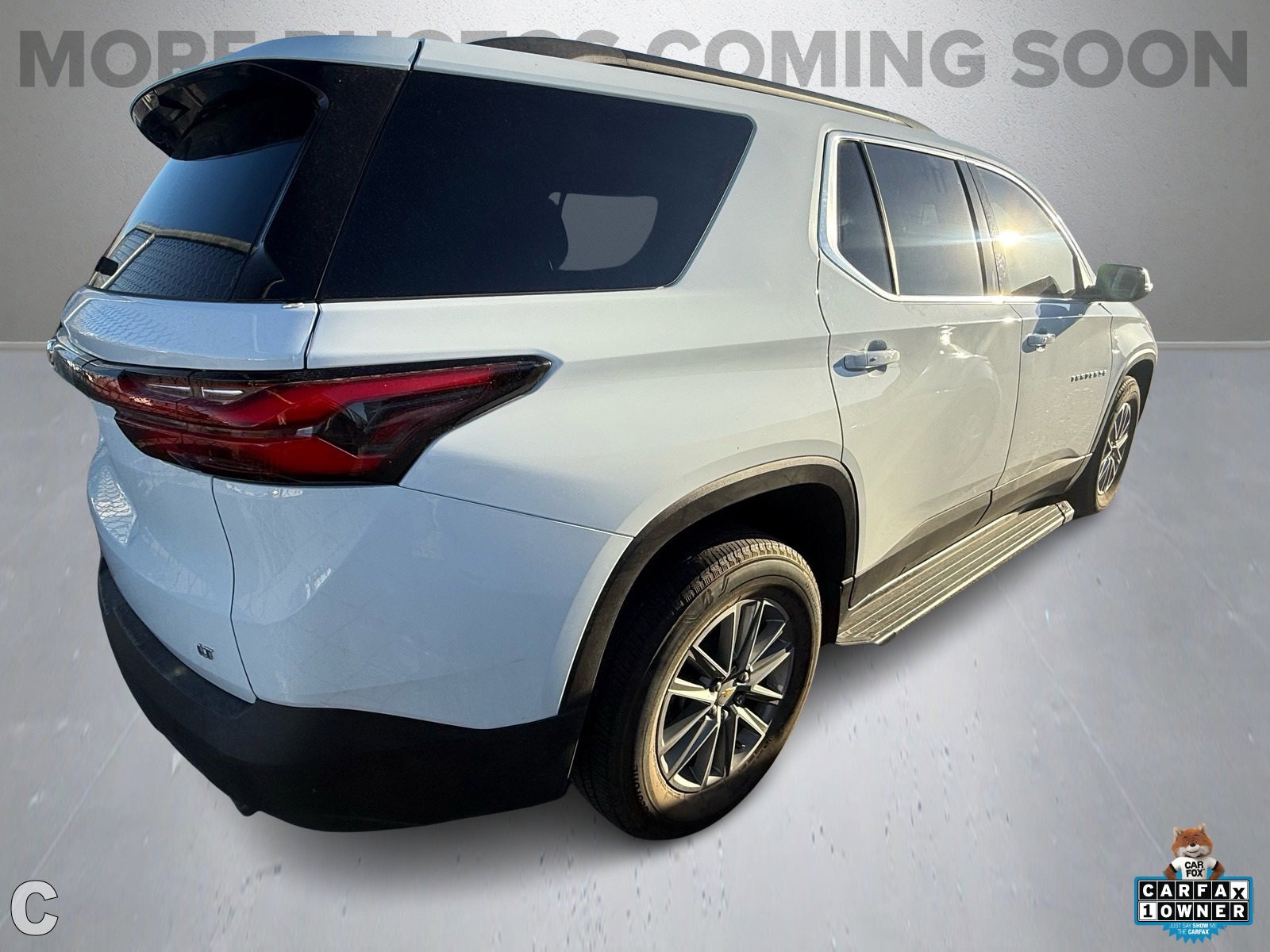 2023 Chevrolet Traverse Cloth photo 2
