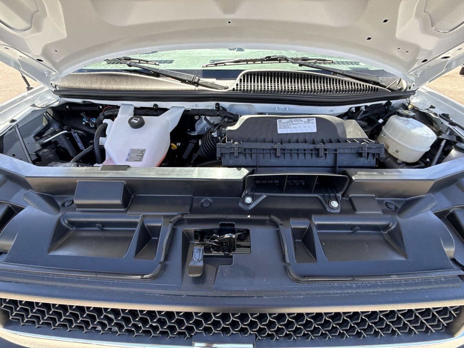 2025 Chevrolet Express Cargo Work Van - Photo 25