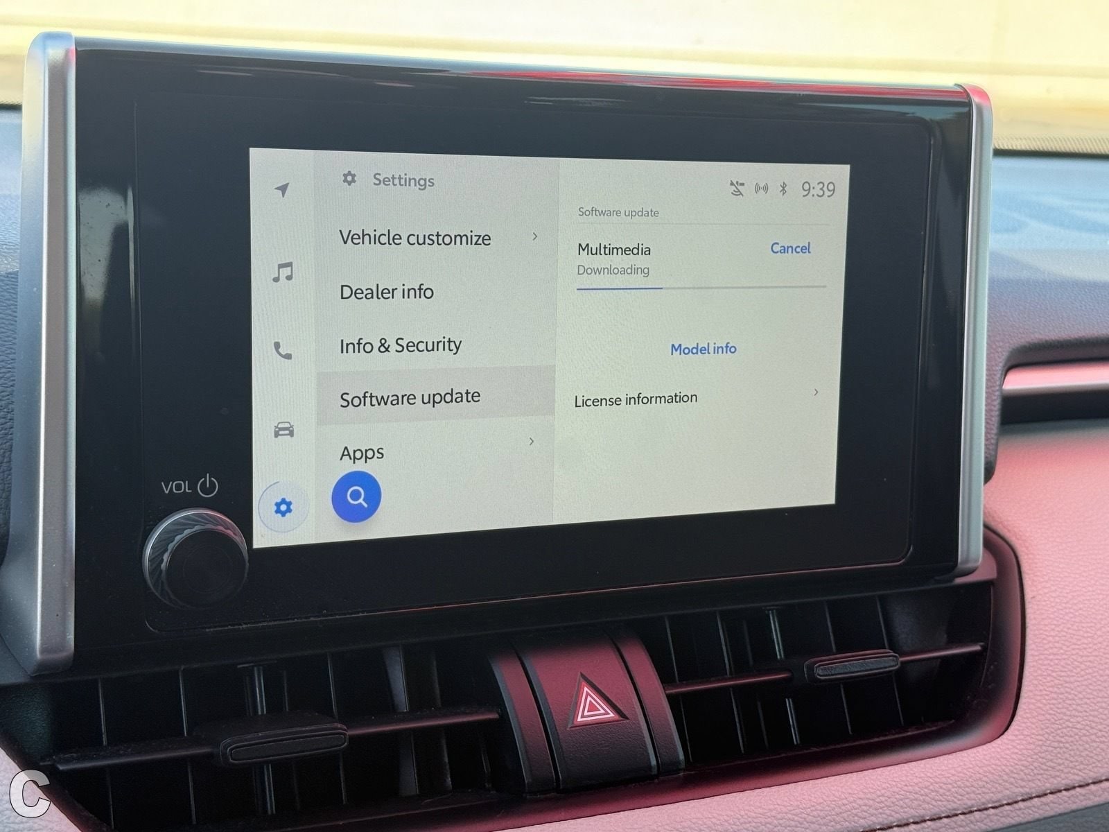 2023 Toyota RAV4 XLE - Photo 25