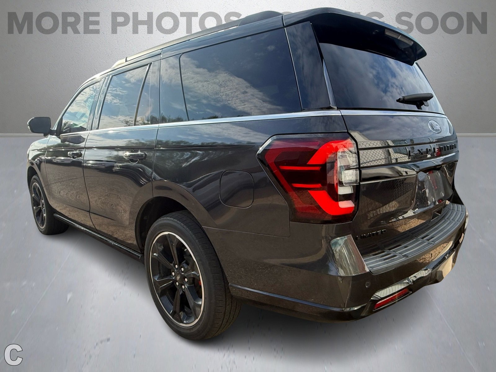 2022 Ford Expedition Limited photo 2