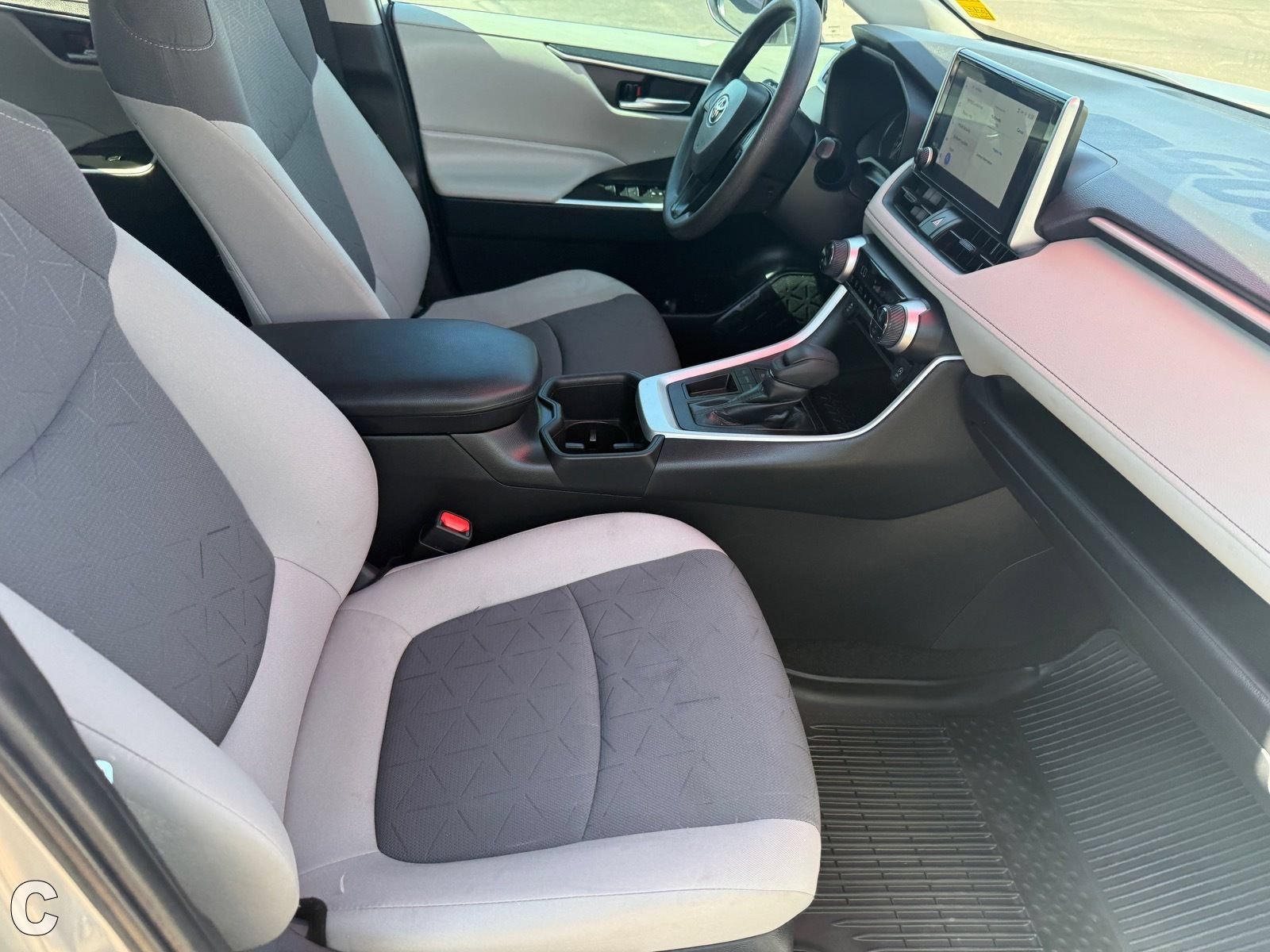 2023 Toyota RAV4 XLE - Photo 10