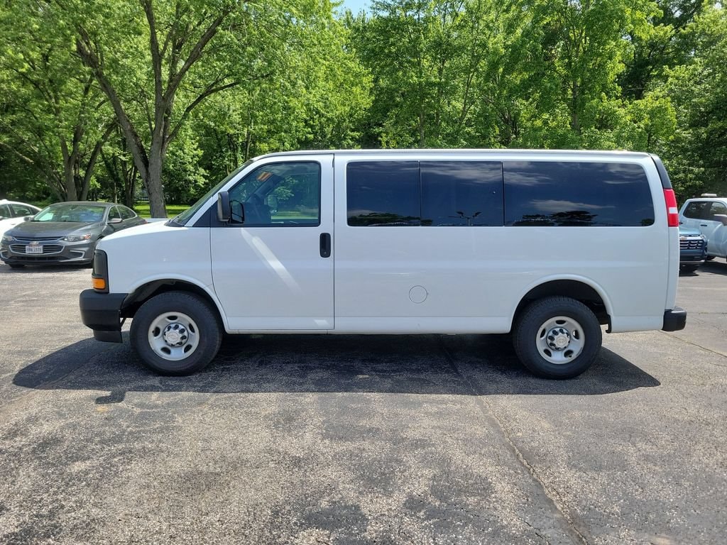 Used 2017 Chevrolet Express Passenger LS with VIN 1GNWGEFG7H1118874 for sale in Orwell, OH
