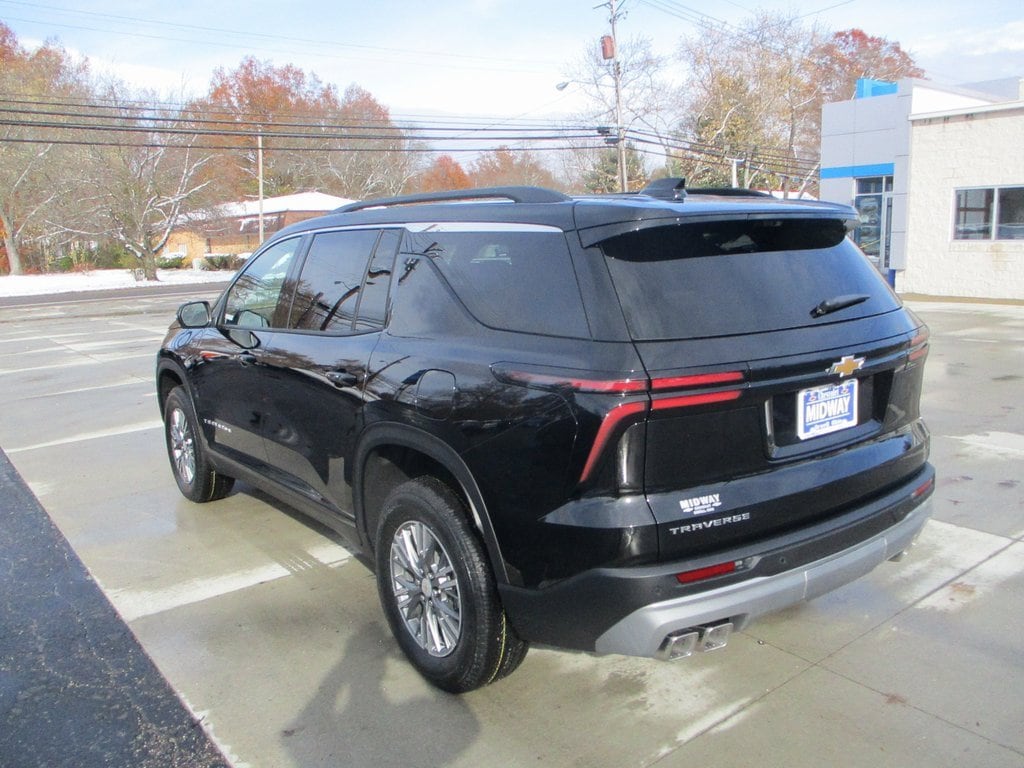 2026 Chevrolet Traverse photo 3