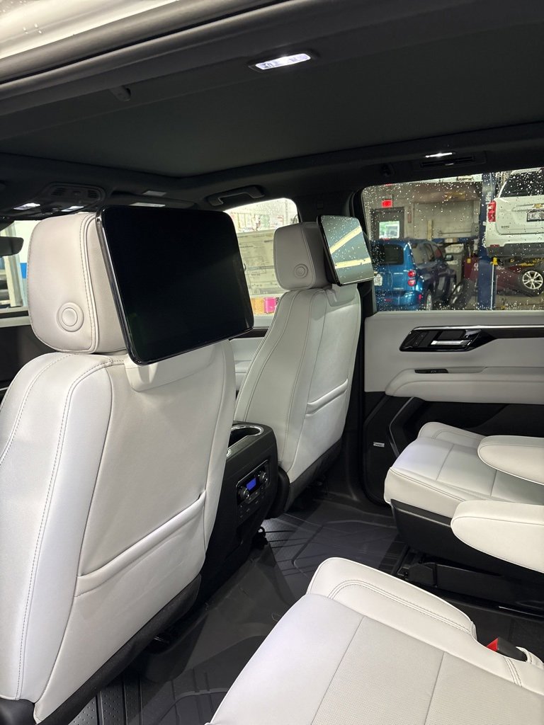 2025 Chevrolet Tahoe Premier photo 2