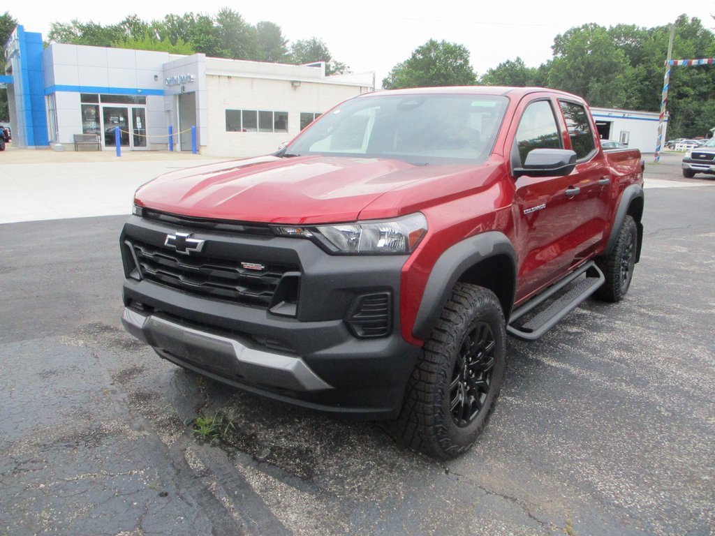 2025 Chevrolet Colorado Trail Boss photo 2