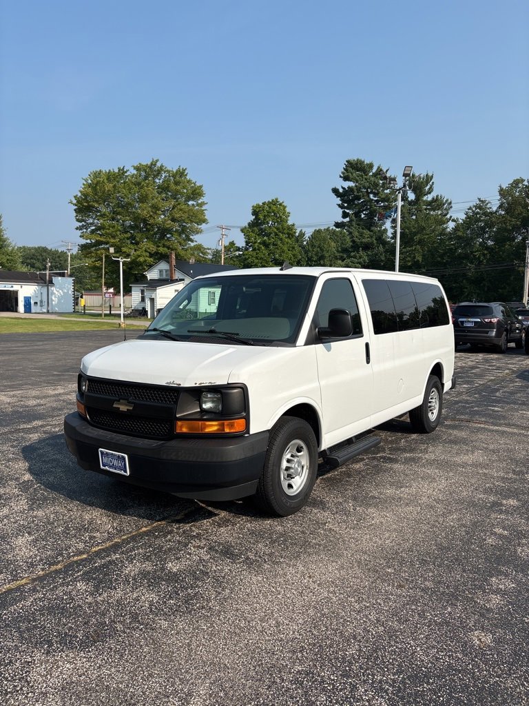 2017 Chevrolet Express Passenger 2500 LS photo 2