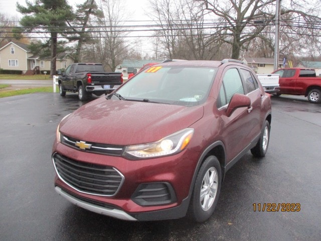 Used 2017 Chevrolet Trax LT with VIN 3GNCJPSB0HL154618 for sale in Orwell, OH