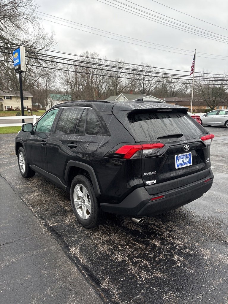2021 Toyota RAV4 XLE photo 4