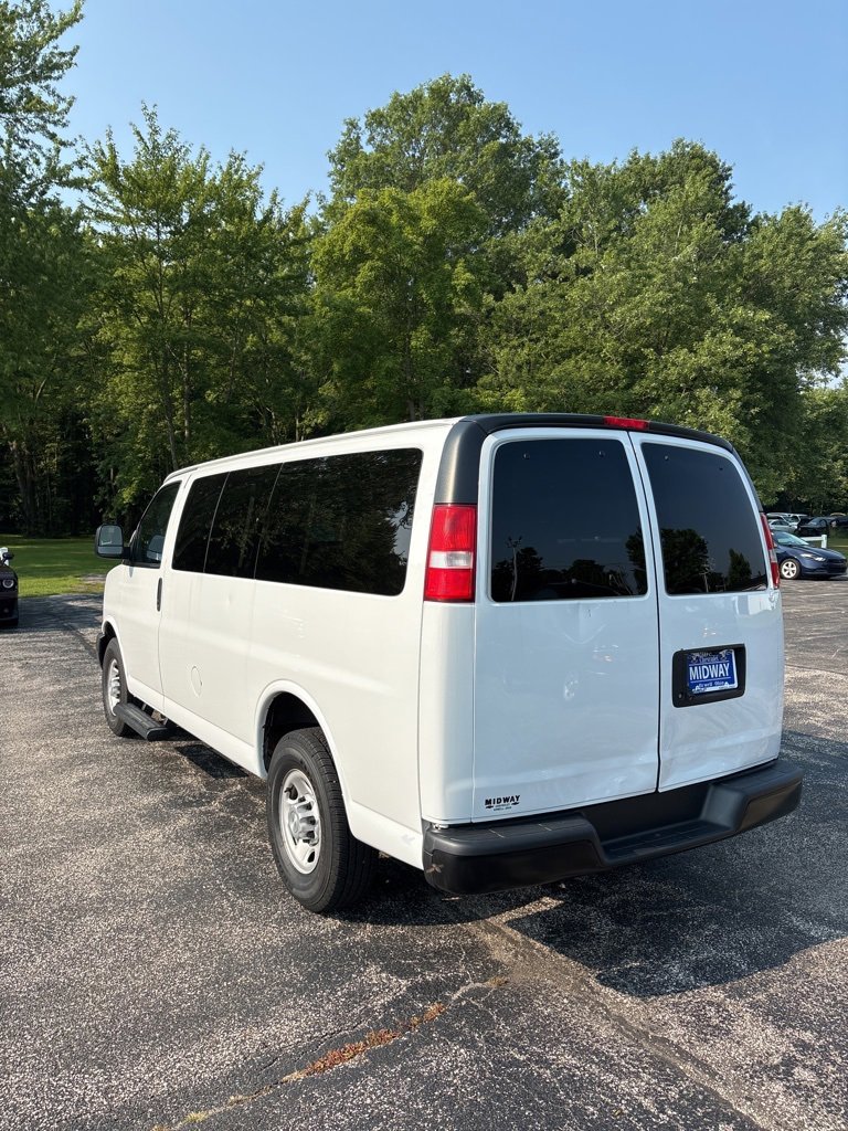 2017 Chevrolet Express Passenger 2500 LS photo 4