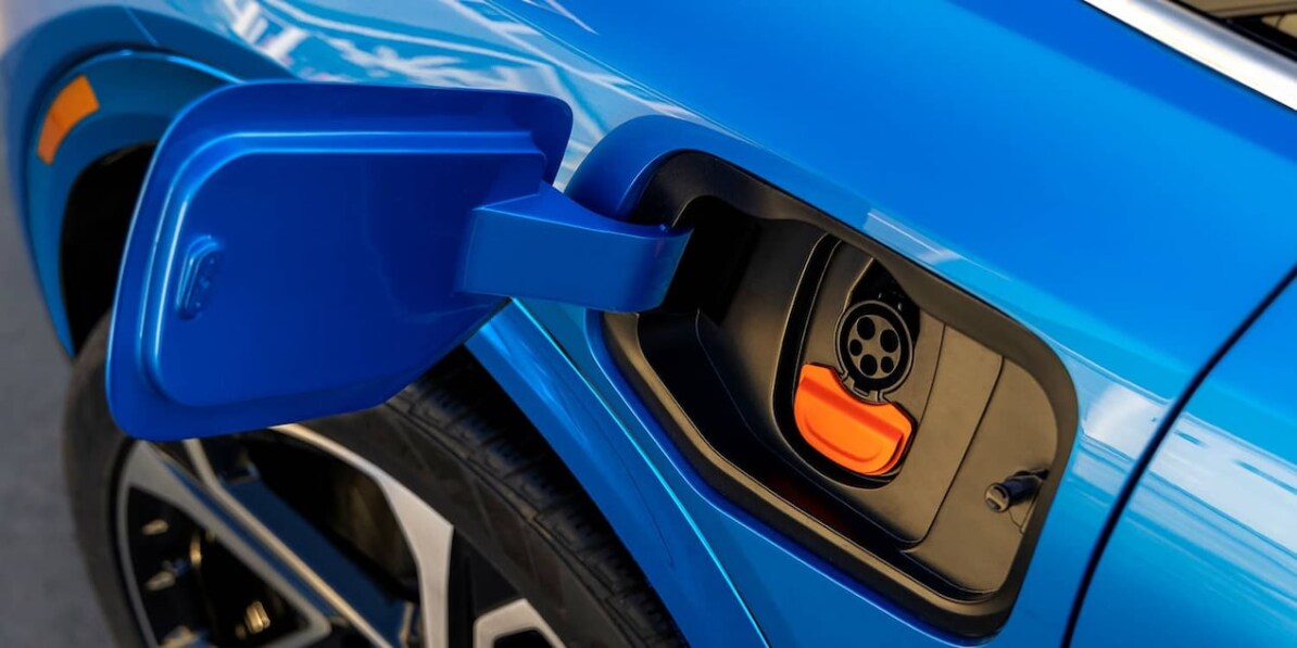 2024%20Chevrolet%20Equinox%20EV%20charging.png