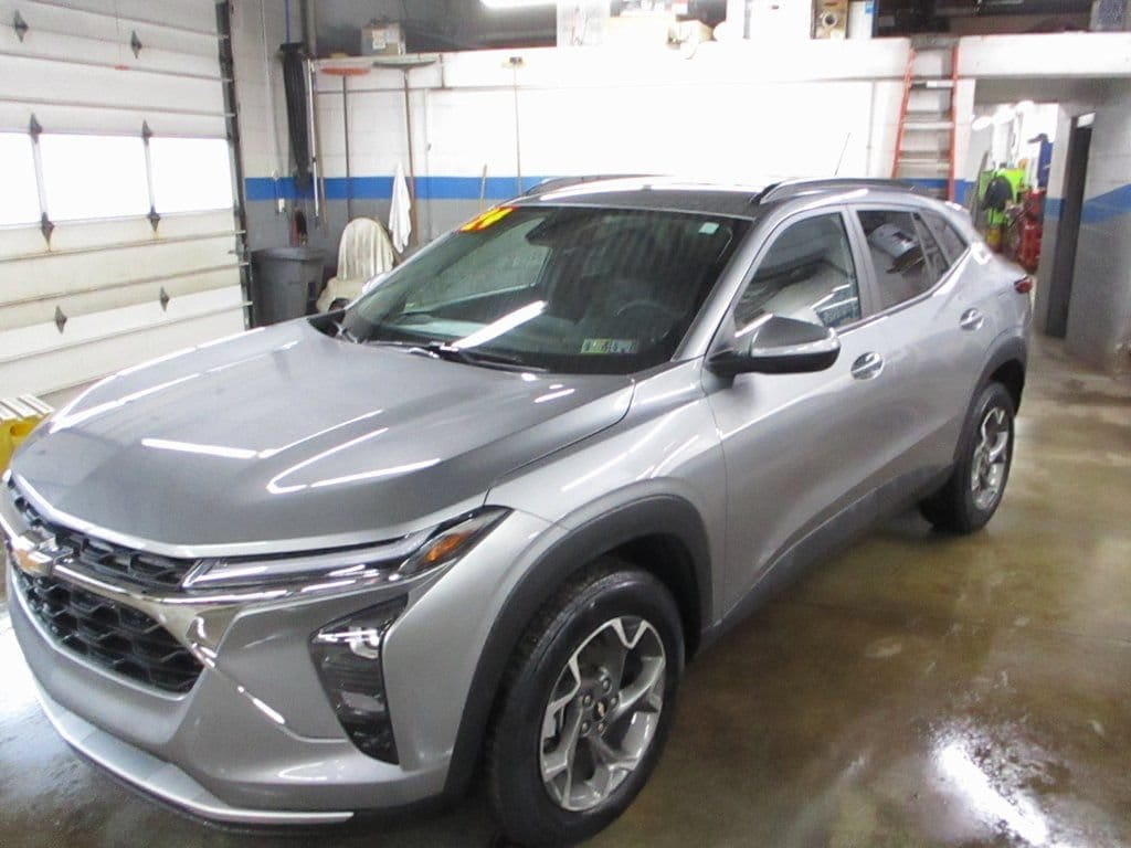 Used 2024 Chevrolet Trax LT SUV