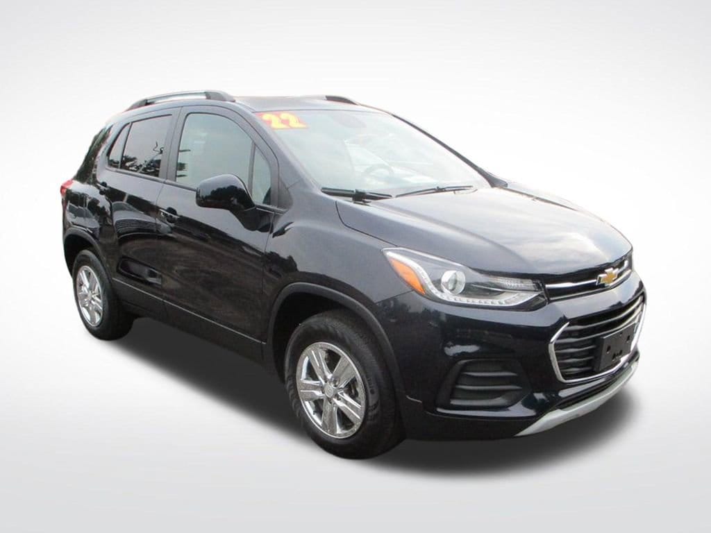 Used 2022 Chevrolet Trax LT with VIN KL7CJPSM9NB548512 for sale in Orwell, OH