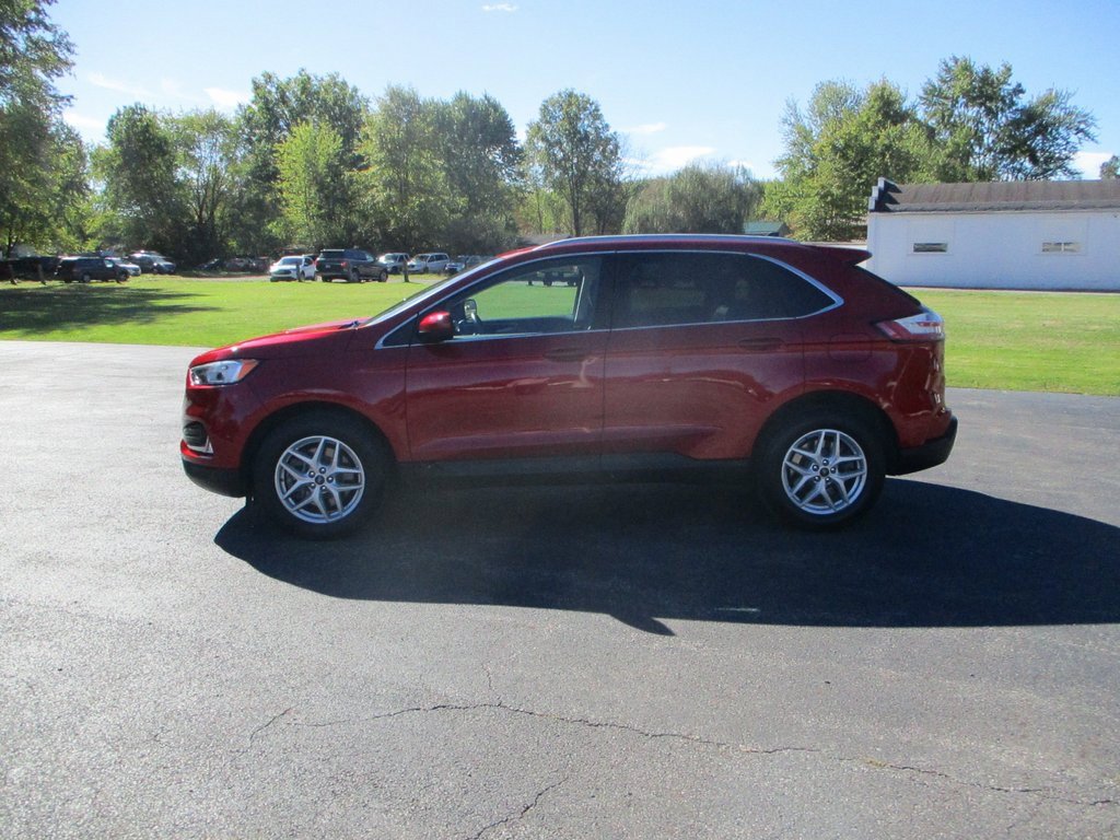 2022 Ford Edge SEL photo 3