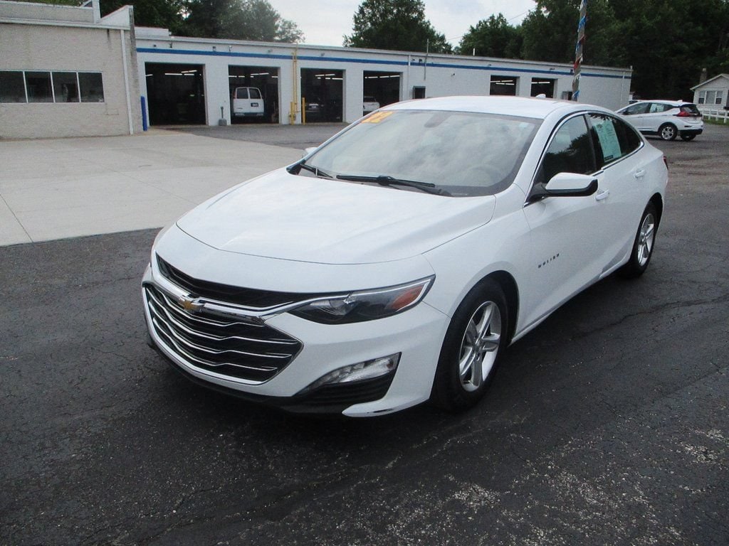 Used 2022 Chevrolet Malibu 1LT with VIN 1G1ZD5STXNF156642 for sale in Orwell, OH