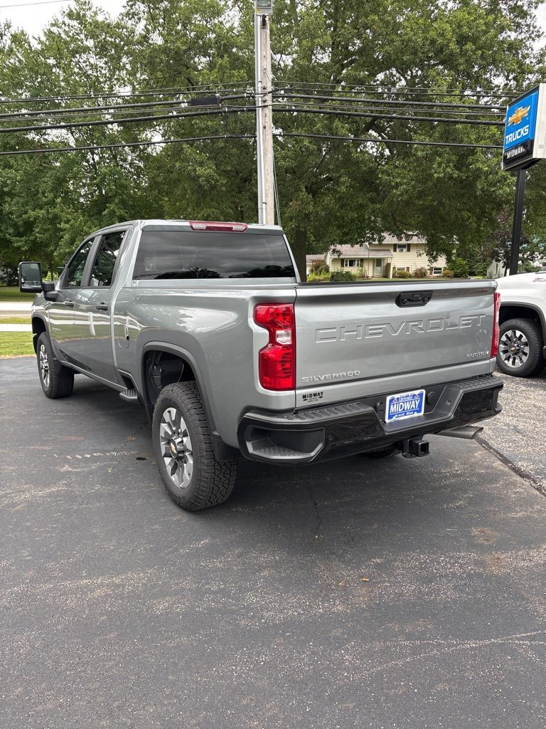 2025 Chevrolet Silverado 2500HD Custom photo 4