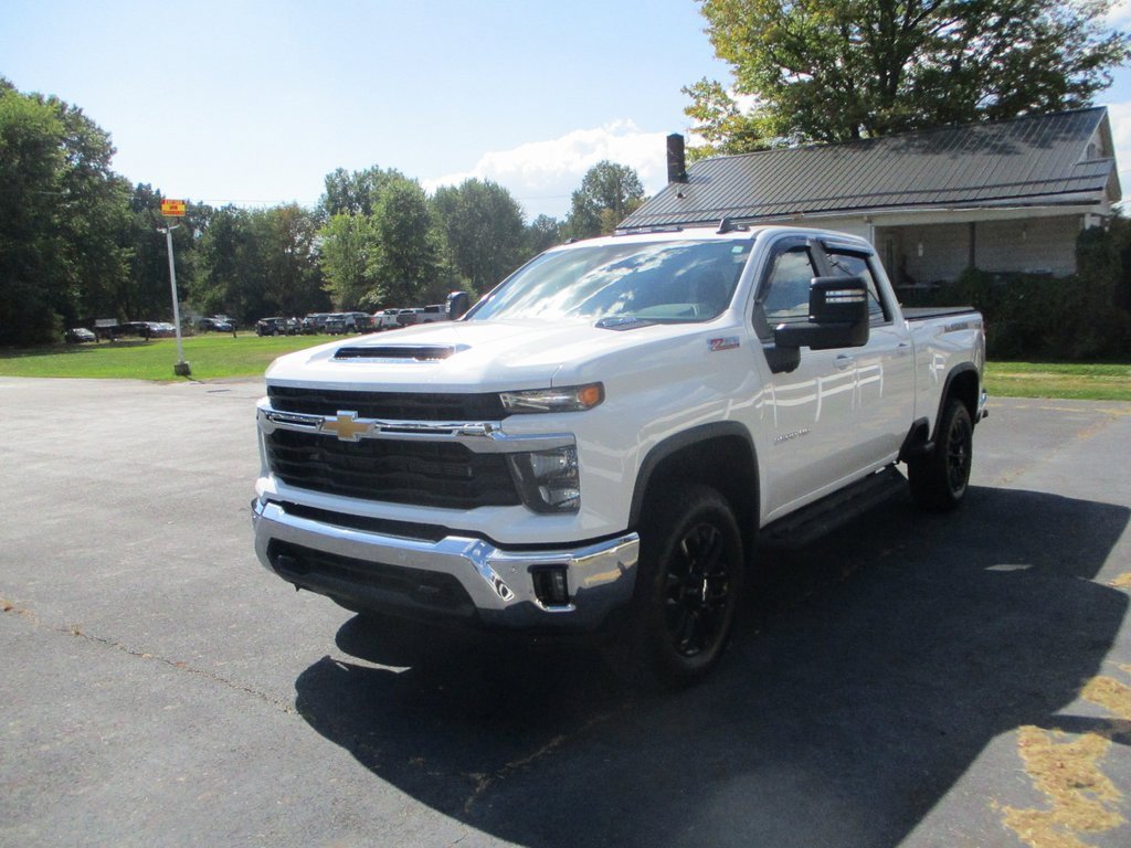 2025 Chevrolet Silverado 2500HD LT photo 2
