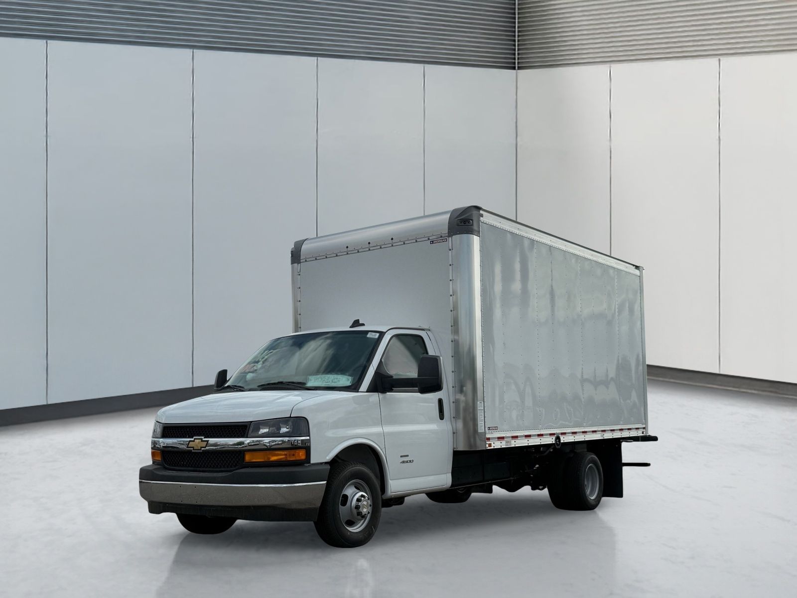 2025 Chevrolet Express Cutaway Base