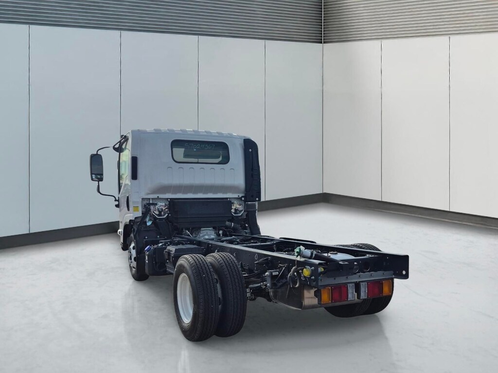 New 2025 ISUZU NPR-HD