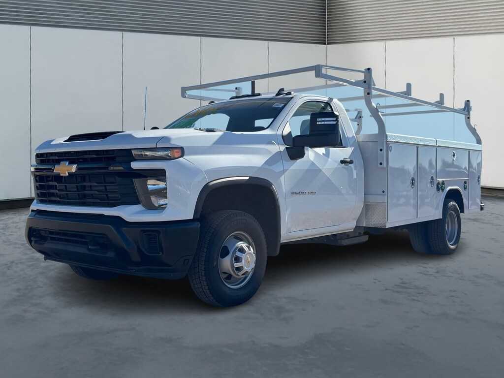 New 2025 Chevrolet Silverado 3500 CB