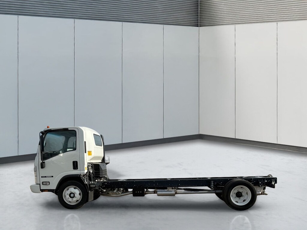 New 2025 ISUZU NRR
