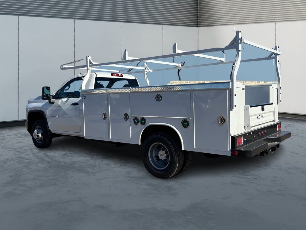 New 2025 Chevrolet Silverado 3500 CB