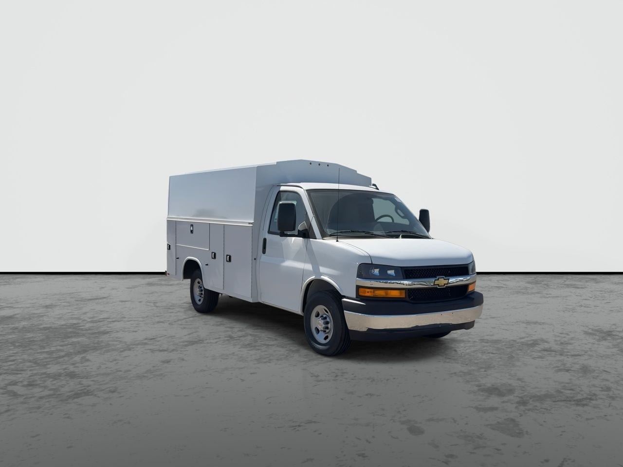 2025 Chevrolet Express Cutaway Base