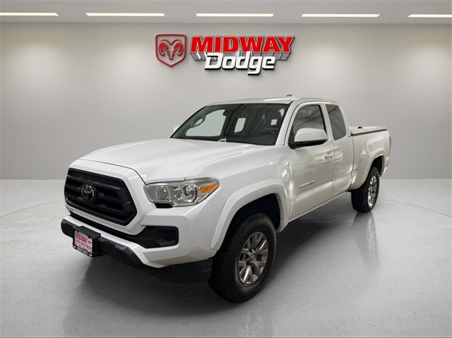 Used 2018 Toyota Tacoma SR5 with VIN 5TFSZ5AN2JX123796 for sale in Chicago, IL