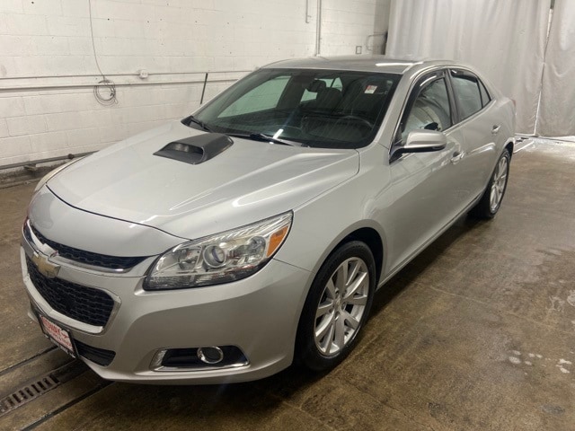 Used 2016 Chevrolet Malibu Limited 1LZ with VIN 1G11E5SA5GF130199 for sale in Chicago, IL