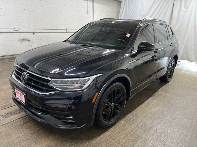 Used 2022 Volkswagen Tiguan SE R-LINE BLACK with VIN 3VV8B7AX4NM032134 for sale in Chicago, IL