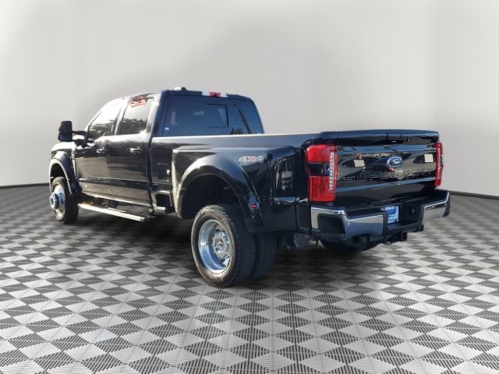 Certified 2024 Ford Superduty Incomplete Lariat DRW CREW CAB LONG BED TRUCK