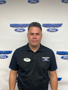 Staff member Oscar Vega from ID_66ee6c6e15b4
