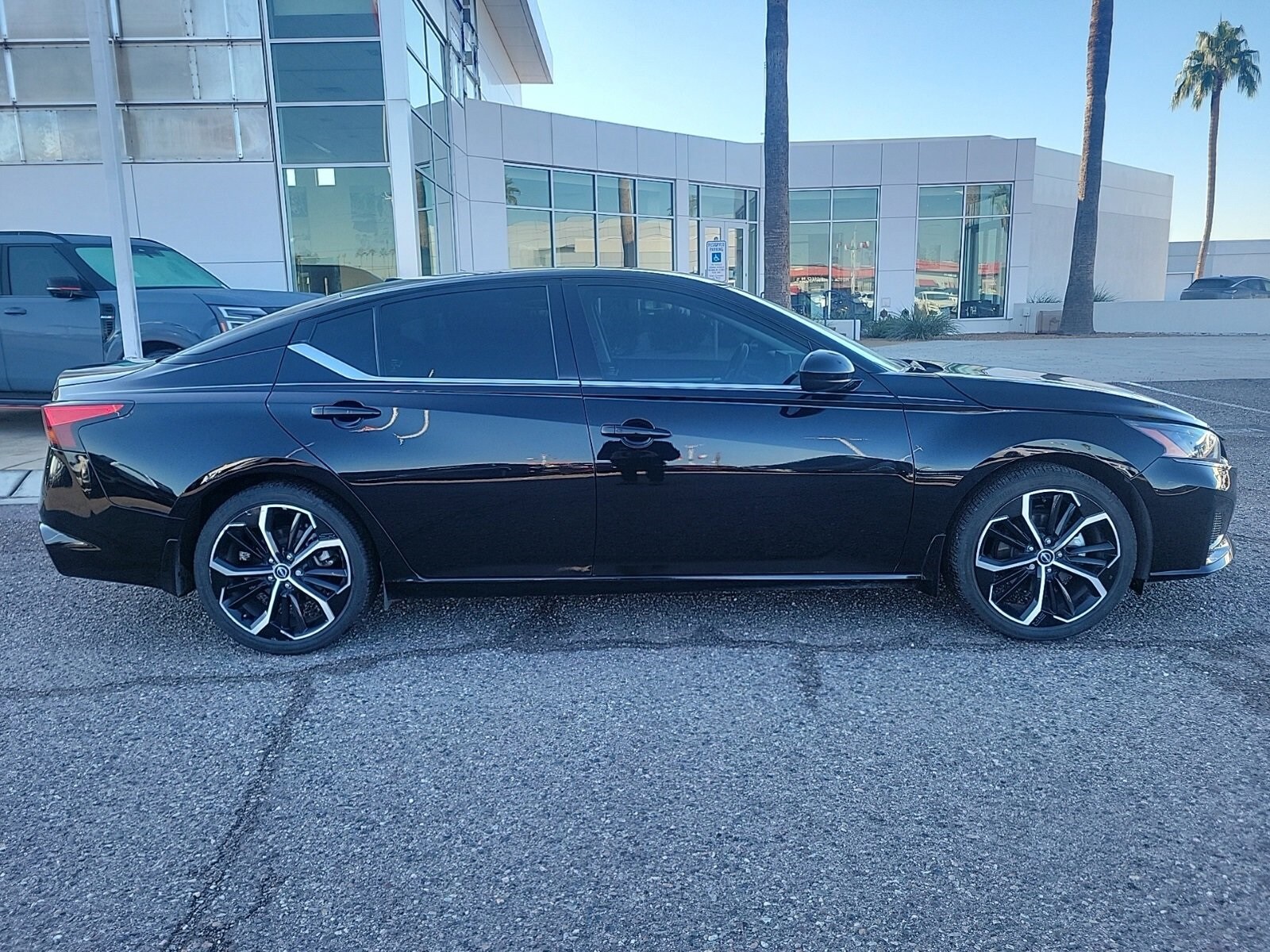 2024 Nissan Altima 2.5 SR photo 4