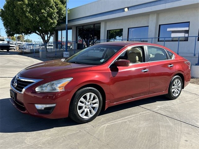 Used 2014 Nissan Altima S with VIN 1N4AL3AP3EN335780 for sale in Phoenix, AZ