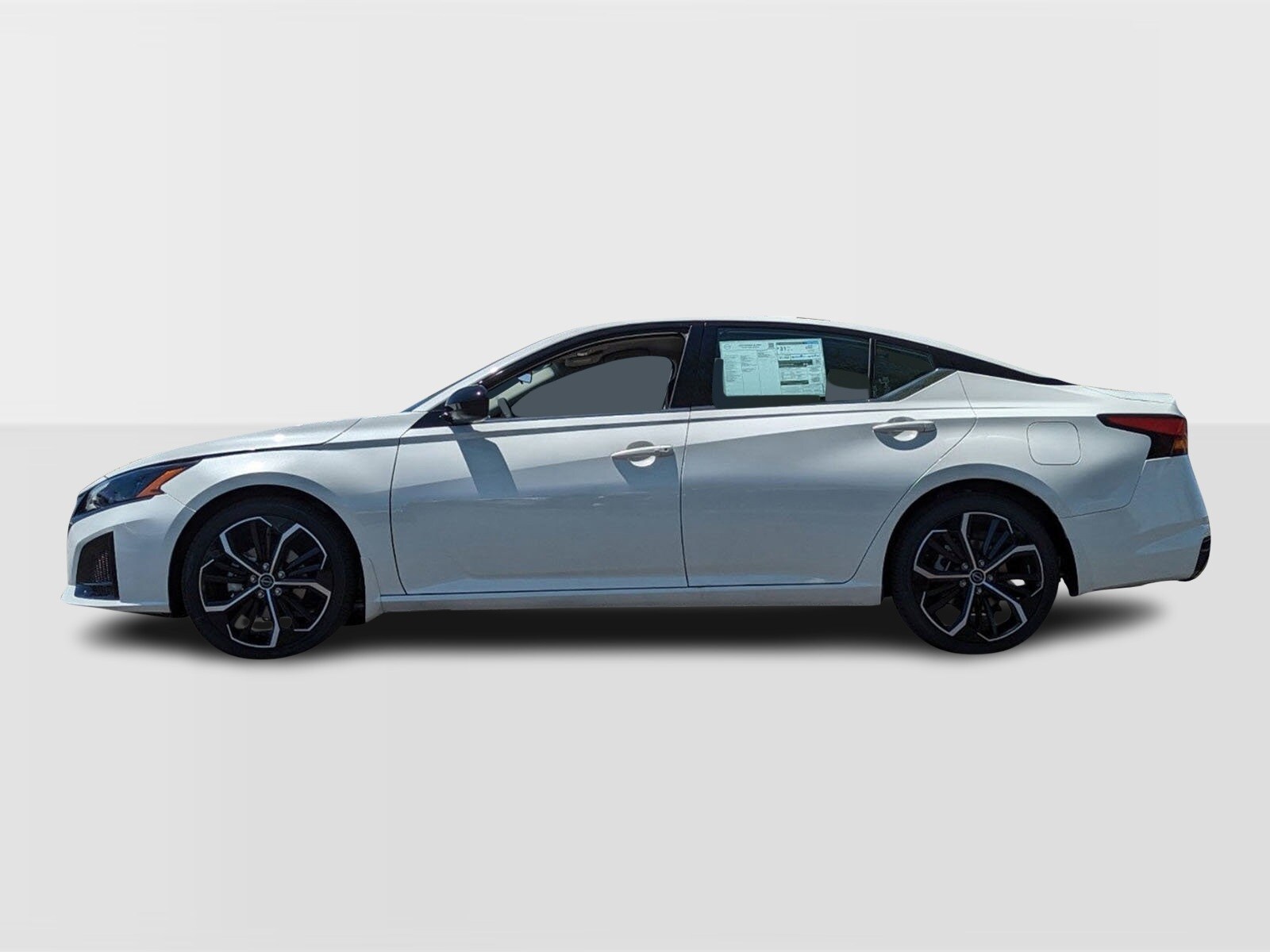 2025 Nissan Altima SR photo 2
