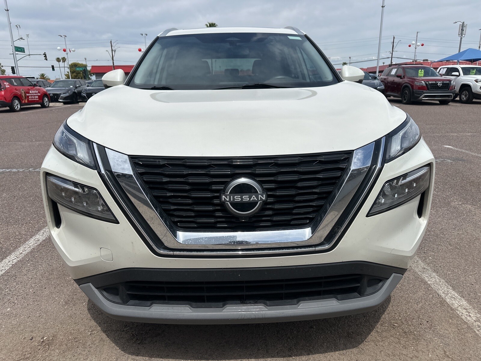 2022 Nissan Rogue SV photo 2